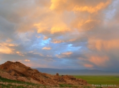 Западная Монголия. Окрестности озера Ачит-Нур на закате