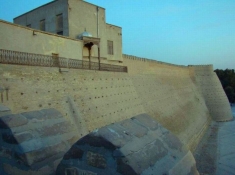 Узбекистан. Бухара, крепостная стена комплекса Арк