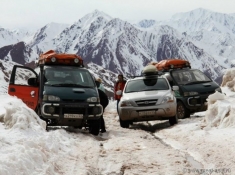 Таджикистан. Перевал Кызыл-Арт в мае. 4280 метров н.у.м.
