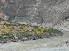 Река Пяндж и заброшенная афганская деревня