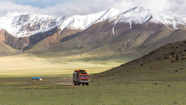 Большая экспедиция в Гоби, вид на Монгольский Алтай