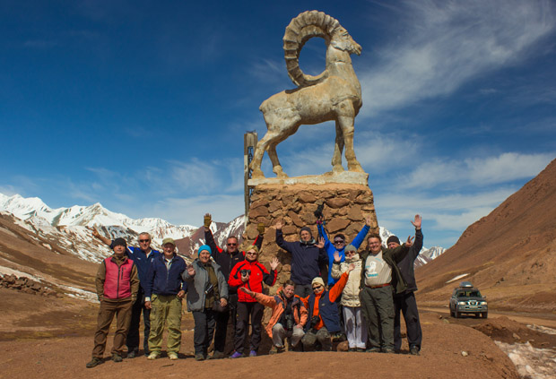 Экспедиция на Памир 2017. Участники тура на вершине перевала Кызыл-Арт